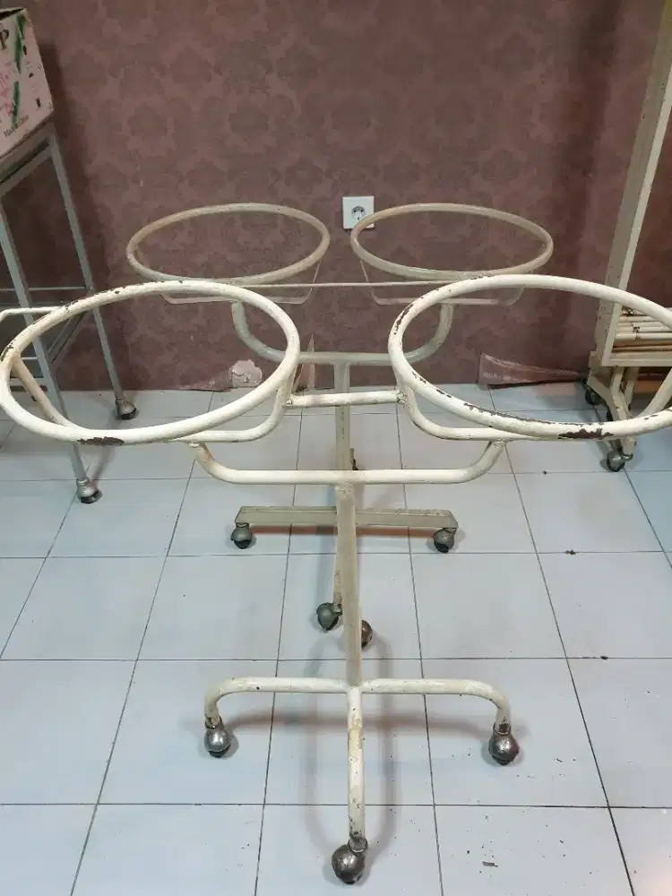 Tempat Cuci Tangan (tanpa baskom), Bekas, Kondisi 70%