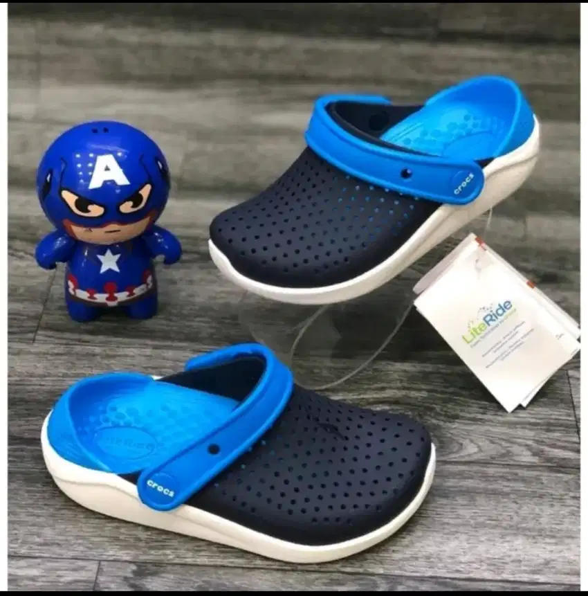 Sendal crocs anak size J5 navy