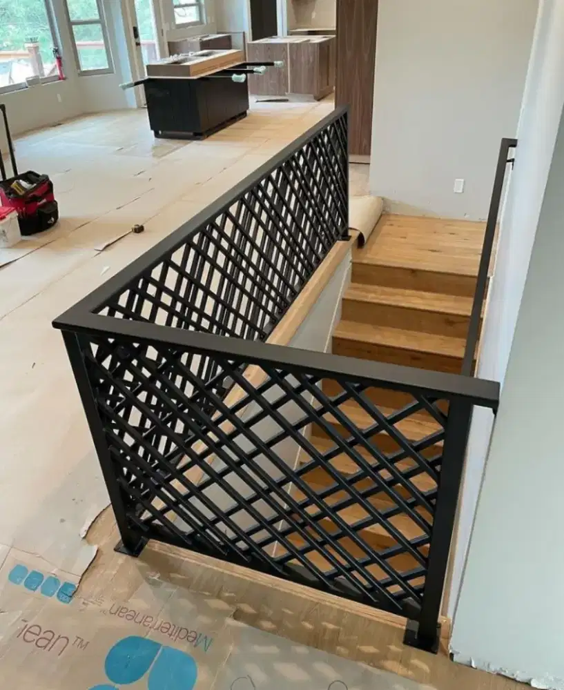 Railing tangga hollow galvanis