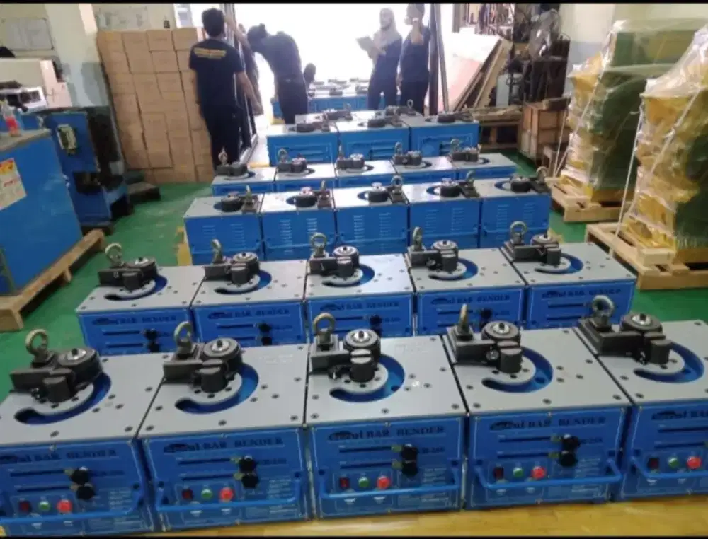 Alat penekuk besi beton