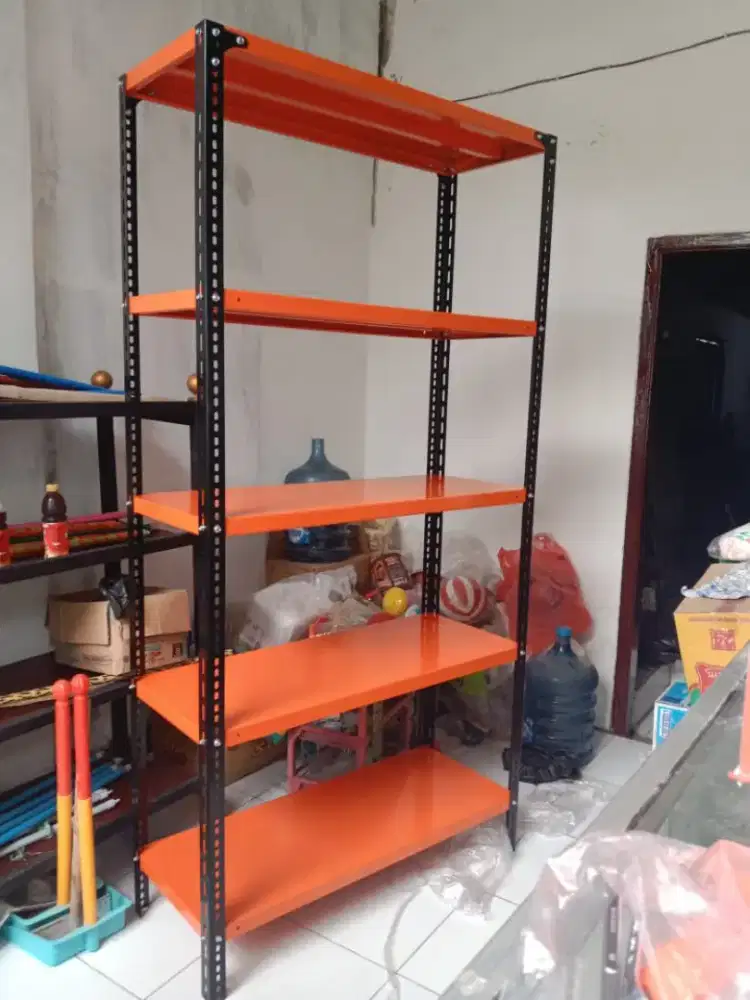 Rak besi siku lubang