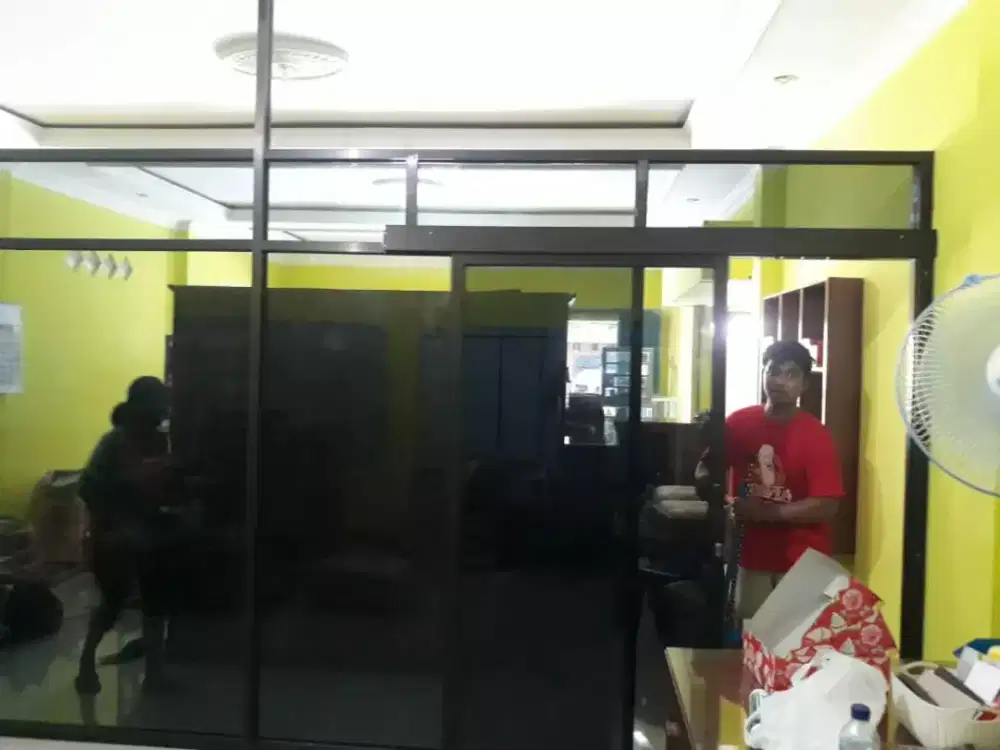 partisi aluminium kaca sekat dinding rumah ruko sekolah swalayan murah