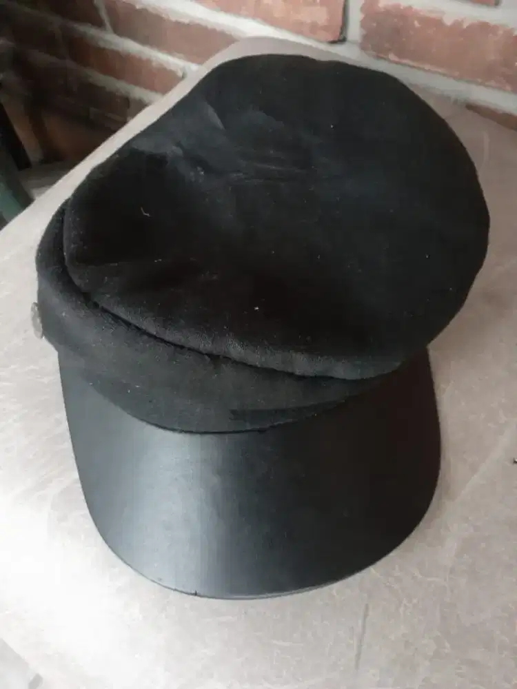 Topi vintage hitam abu