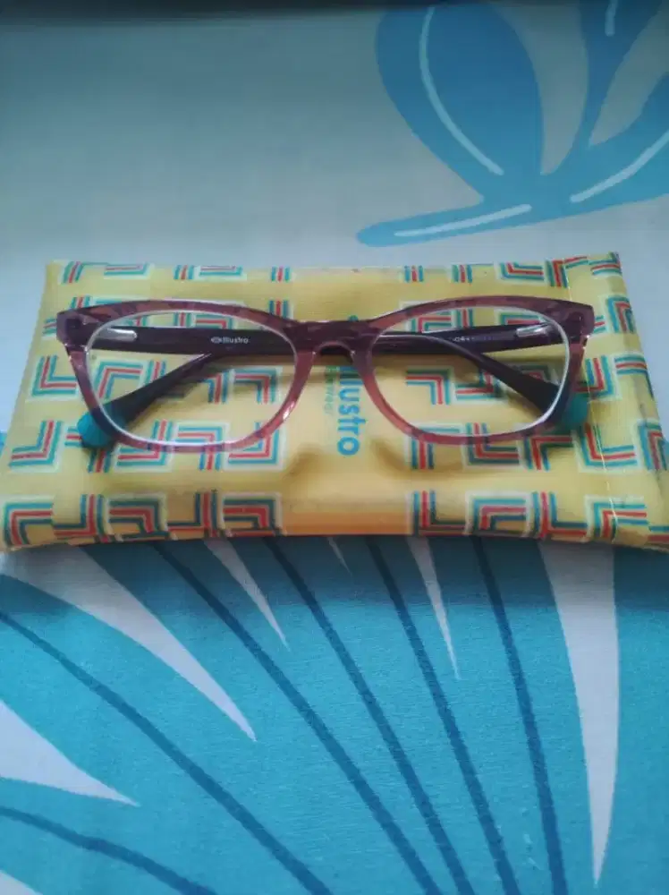 Kacamata Minus Ilustro by Melawai