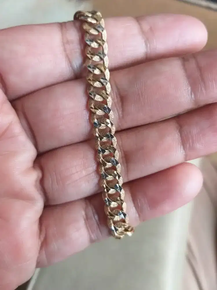 Terima jual-beli emas dan berlian