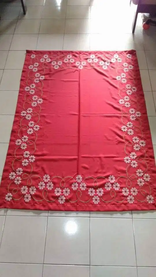 TAPLAK MEJA KRISTIK ( SULAM TANGAN )