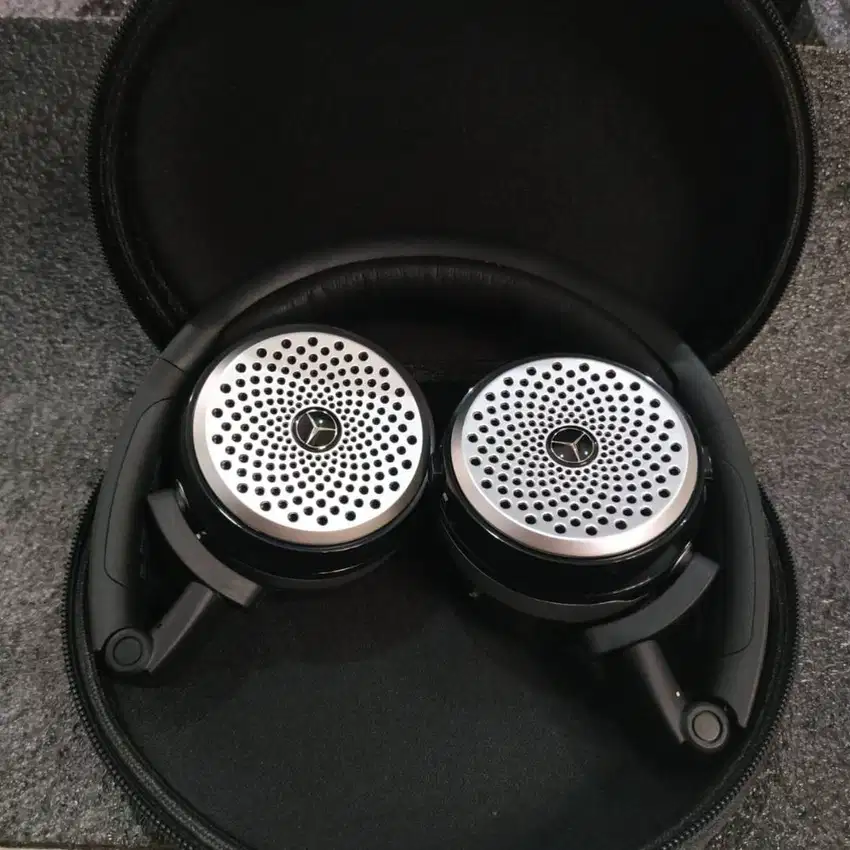 Mercedez Benz Bluetooth Headset AKG P104