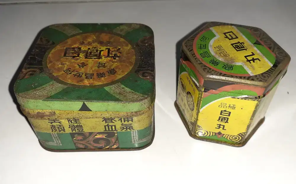 Kaleng jadul kecil antik