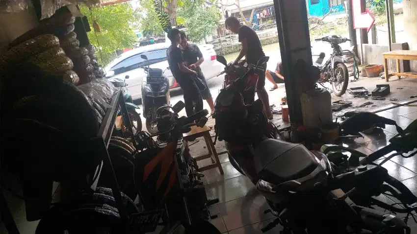 Di cari  mekanik bengkel motor