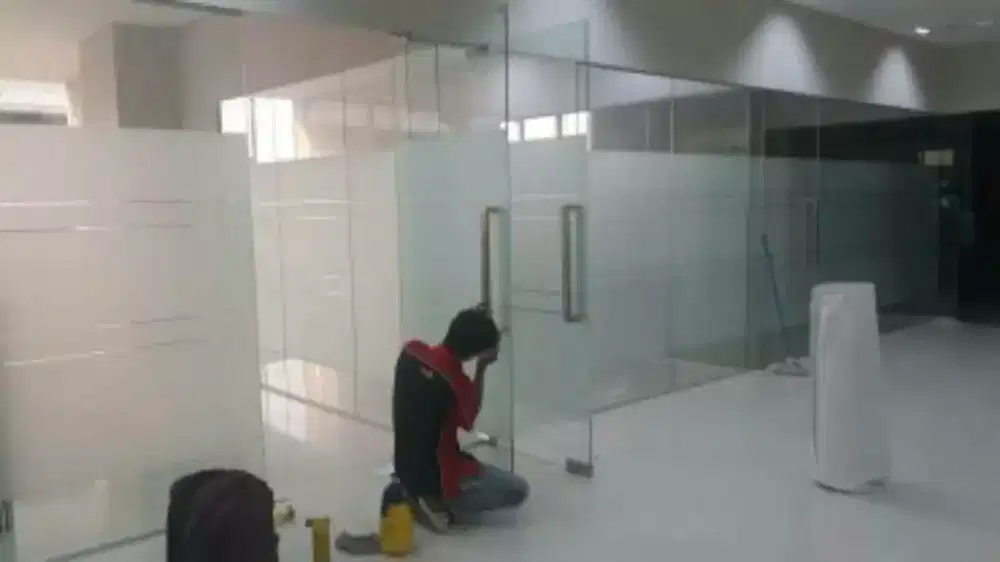 Jasa Pasang stiker kaca (panggilan)