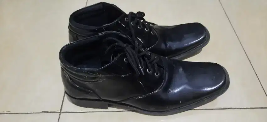 Sepatu pantofel hitam kantor