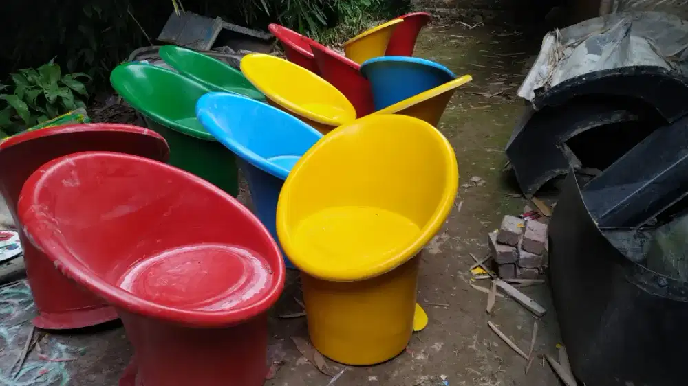 Kursi santai terbuat dari Fiber