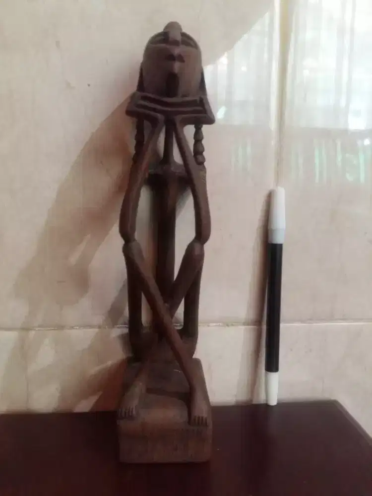 Patung  kayu  sangat tua