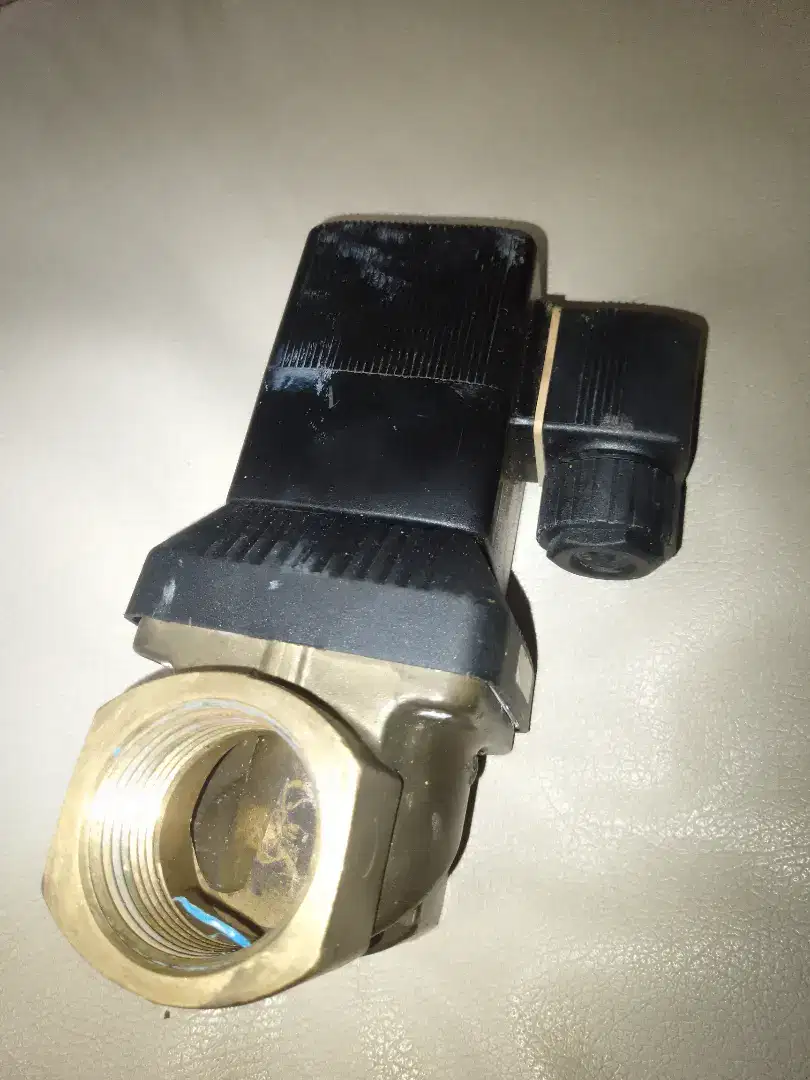 Burket selenoid ukuran lubang 3cm