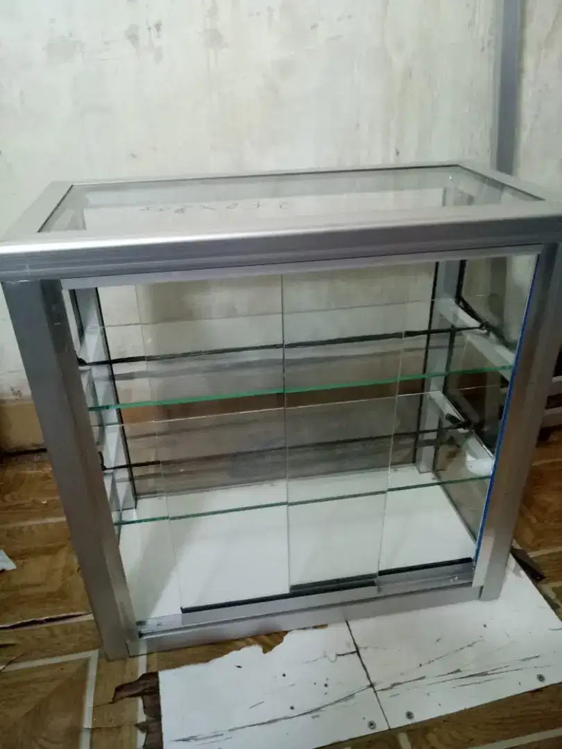 Etalase rak rokok ukuran 50x25x50