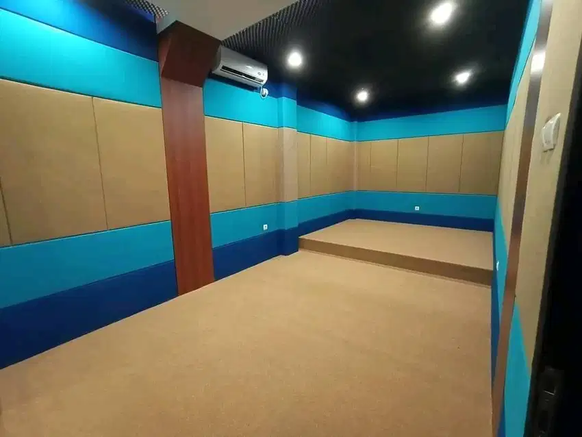 Peredam suara ruangan akustik interior