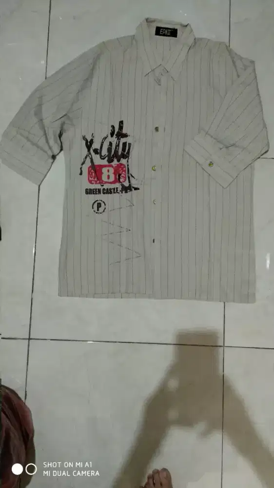 Baju kemeja lengan 3/4, lingkar dada +/-104cm