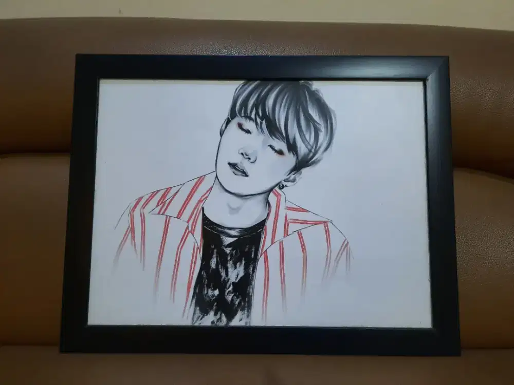 Foto Poster BTS Frame Kayu Pajangan Dinding 2 buah