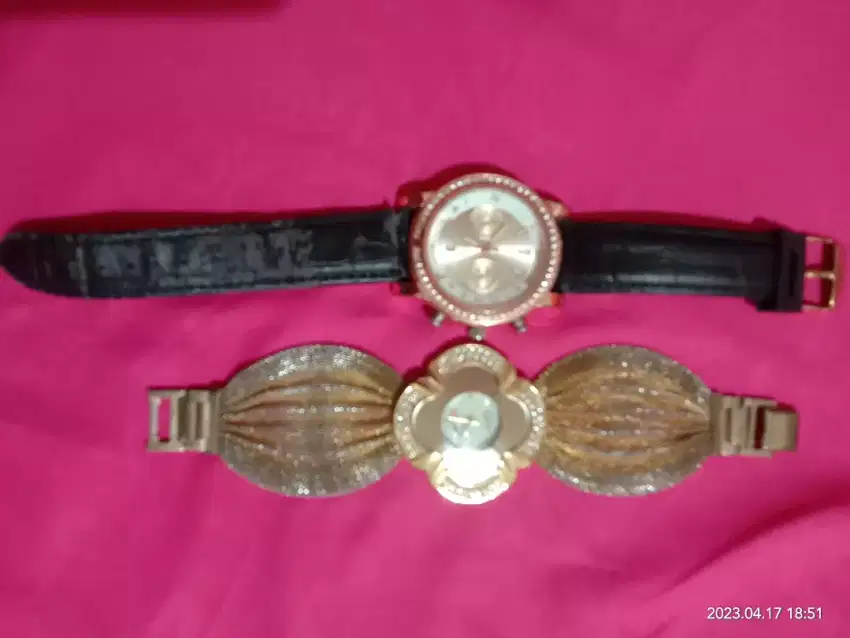 di jual dua jam tangan