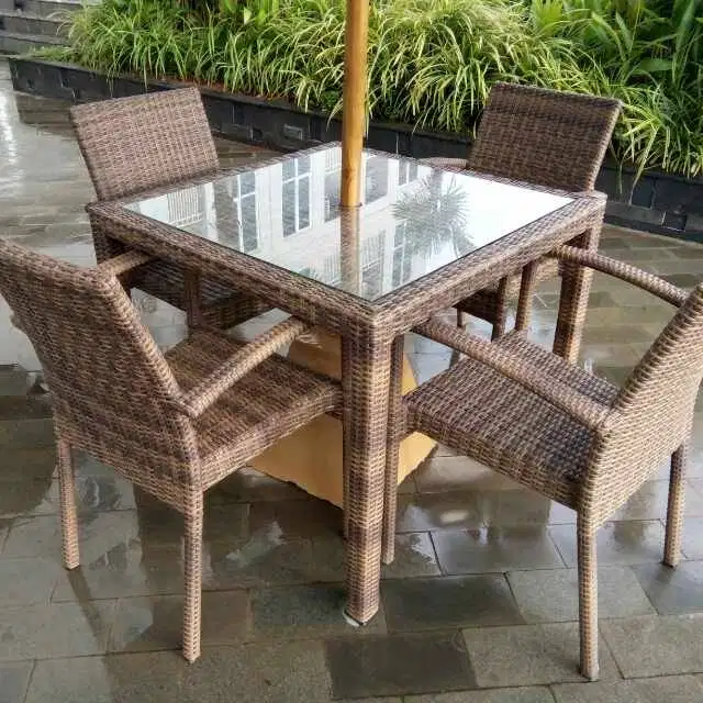 TC set meja payung rotan sintetis