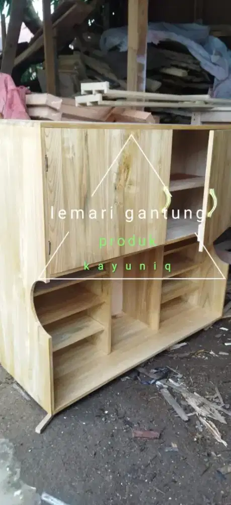 Lemari gantung bahan kayu sungkai