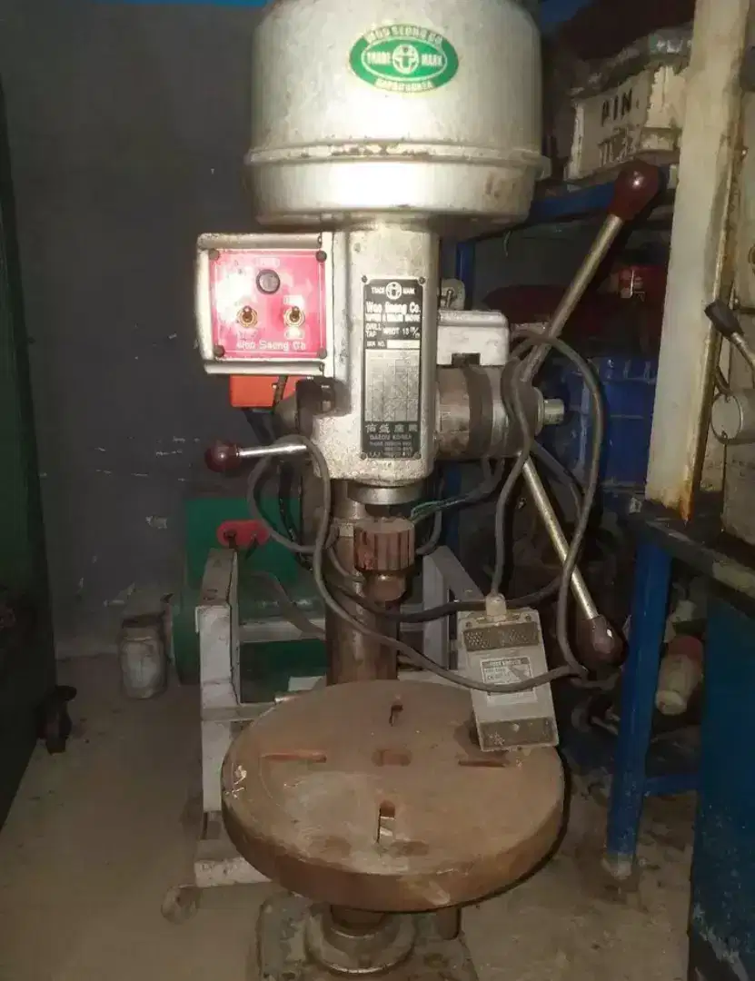 Mesin bor duduk tapping