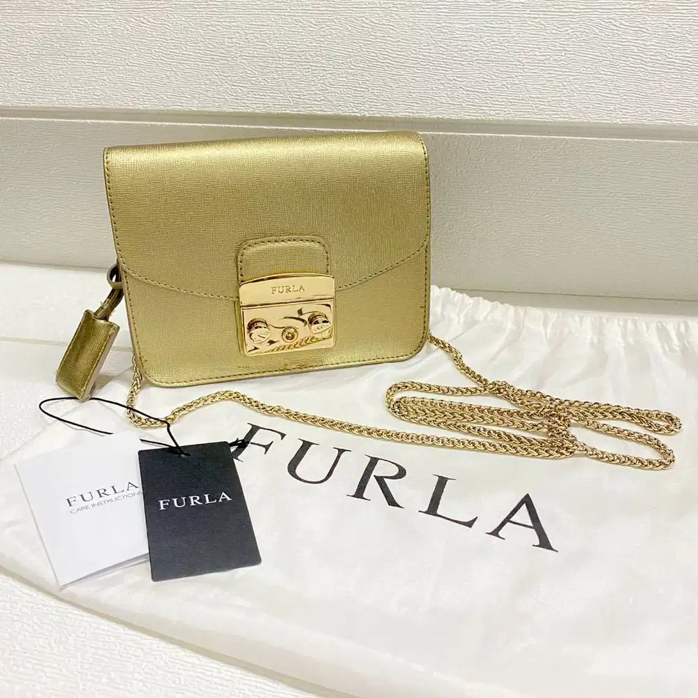 Harga best sale furla metropolis