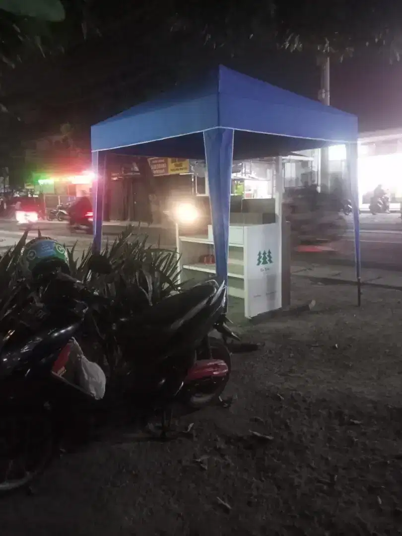 Tenda kafe jualan dan bazar