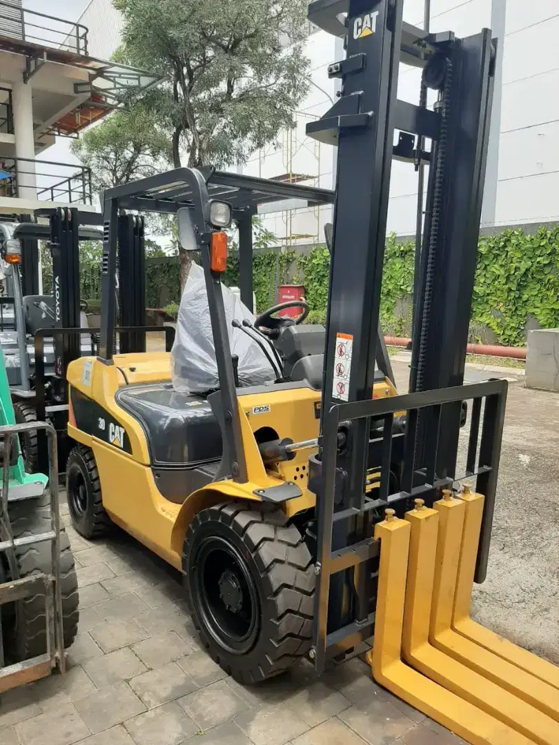 Unit Baru Forklift Caterpillar 3 Ton Diesel Bergaransi