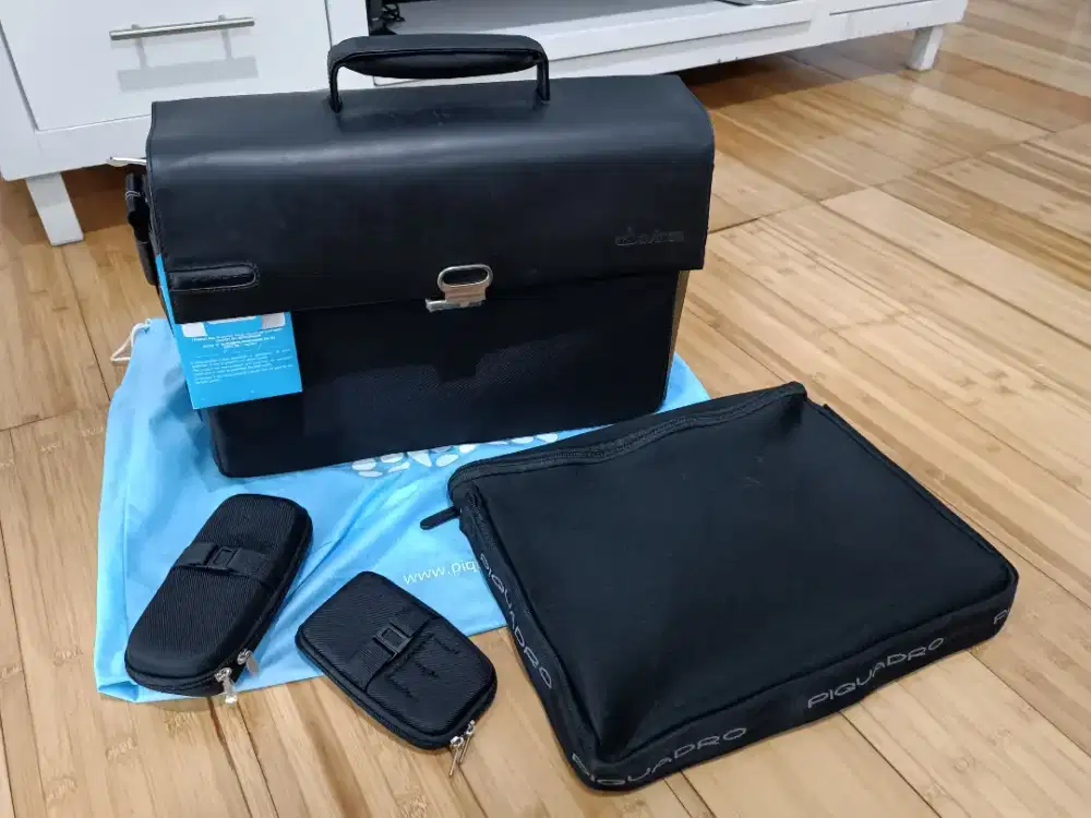 Tas Komputer dari Kulit Asli - PIQUADRO Italy