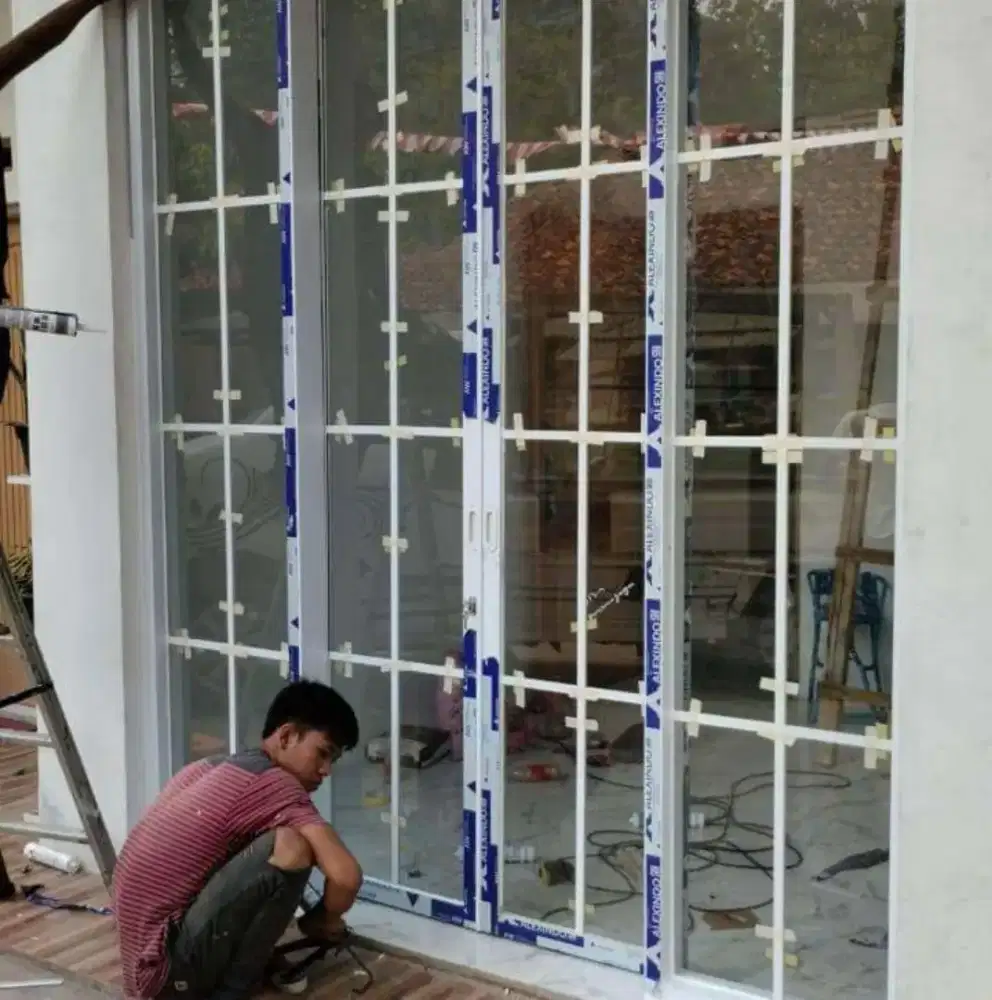 Kusen aluminium kaca jendela