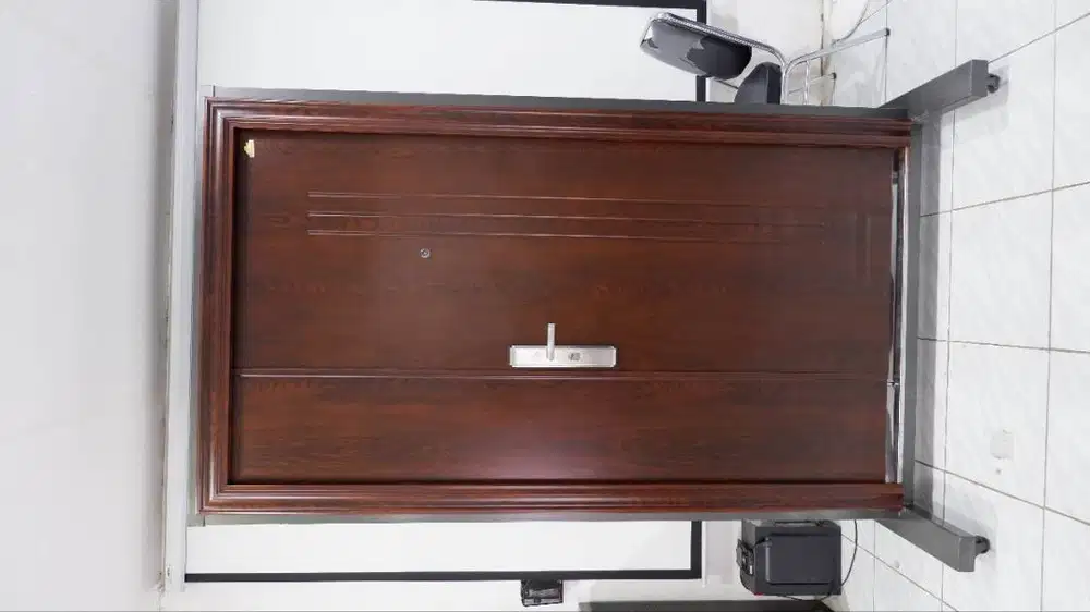 Pintu Baja Motif Kayu Fortress Type Urban