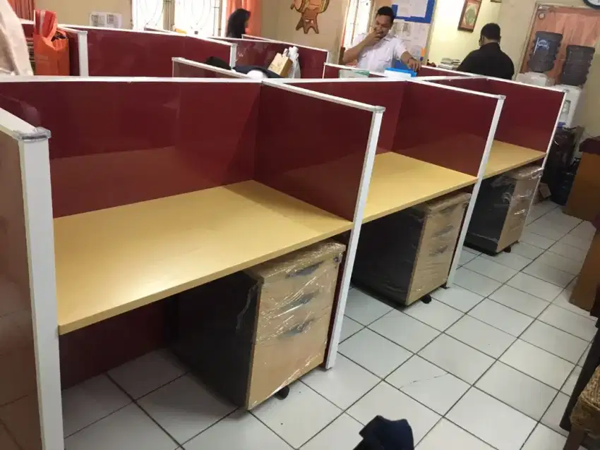 meja partisi kantor /meja kubikal kantor / meja full sekat kantor