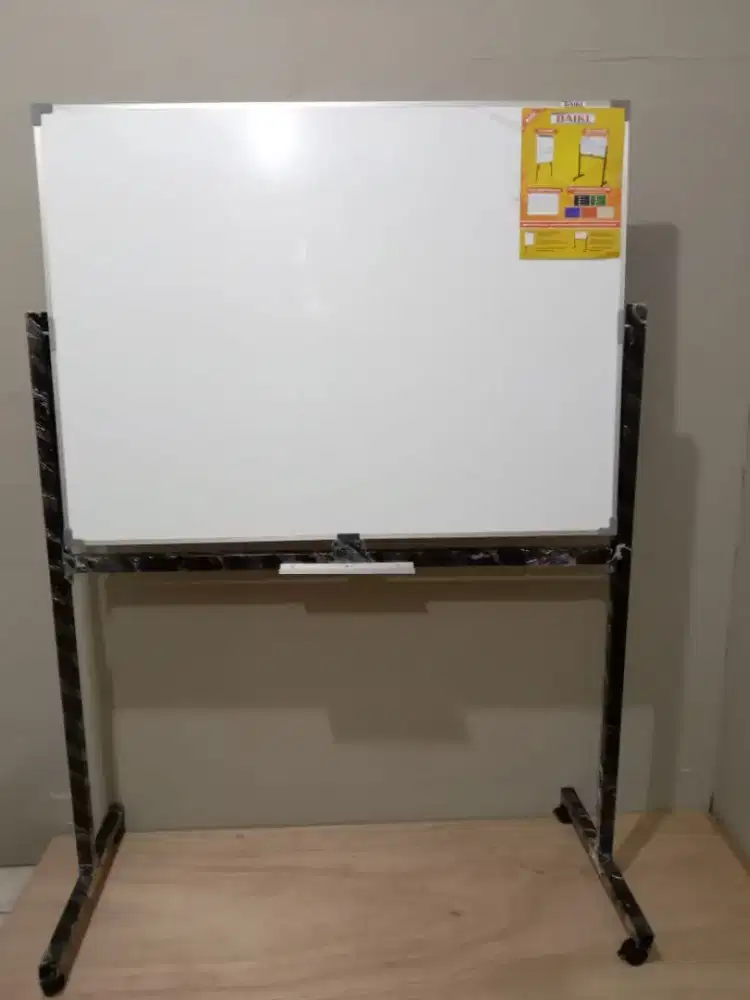 papan tulis / whiteboard UK 90x180 cm dua muka+ kaki roda