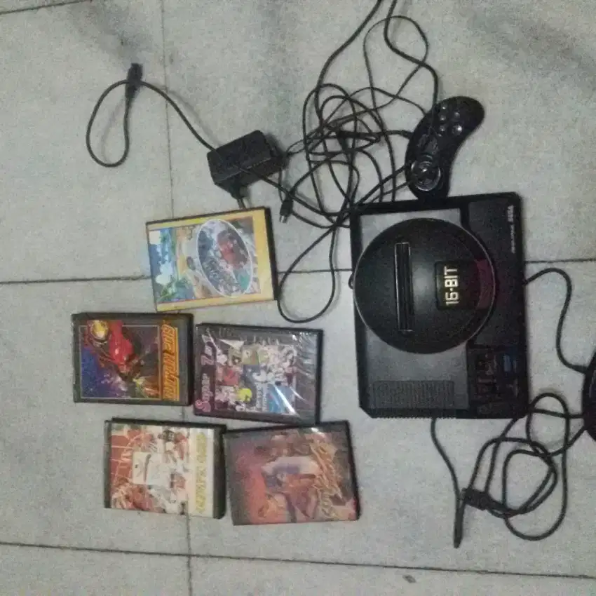 SEGA 16BIT console + 6 kaset sega