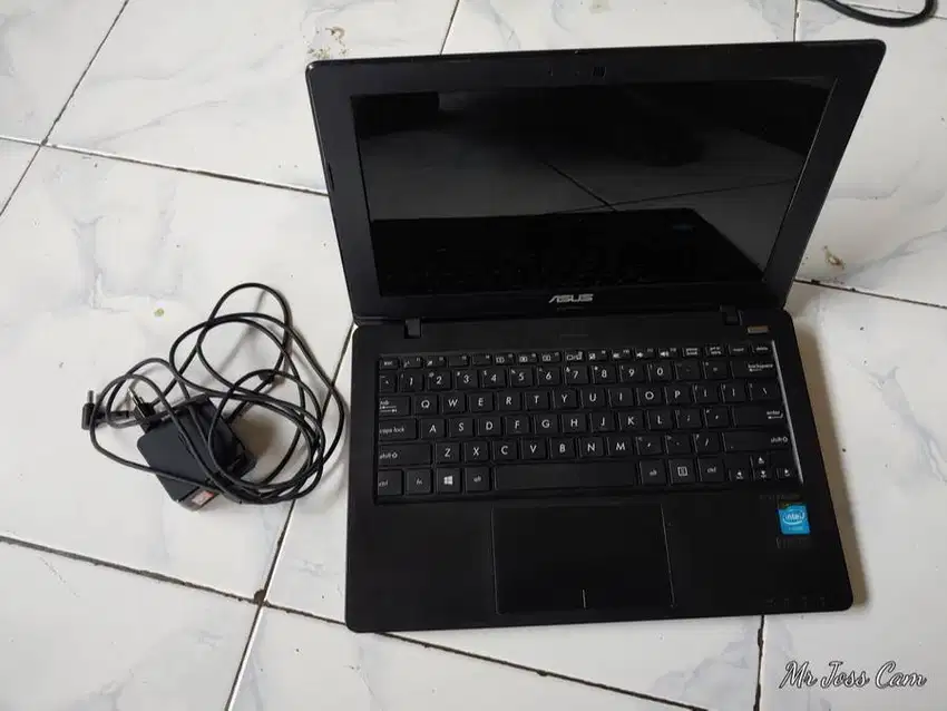 Laptop Asus X200m