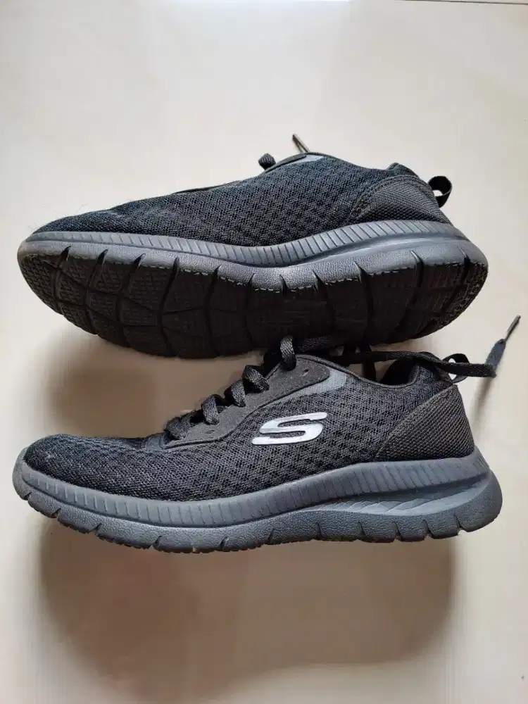 Skechers Original, Hitam