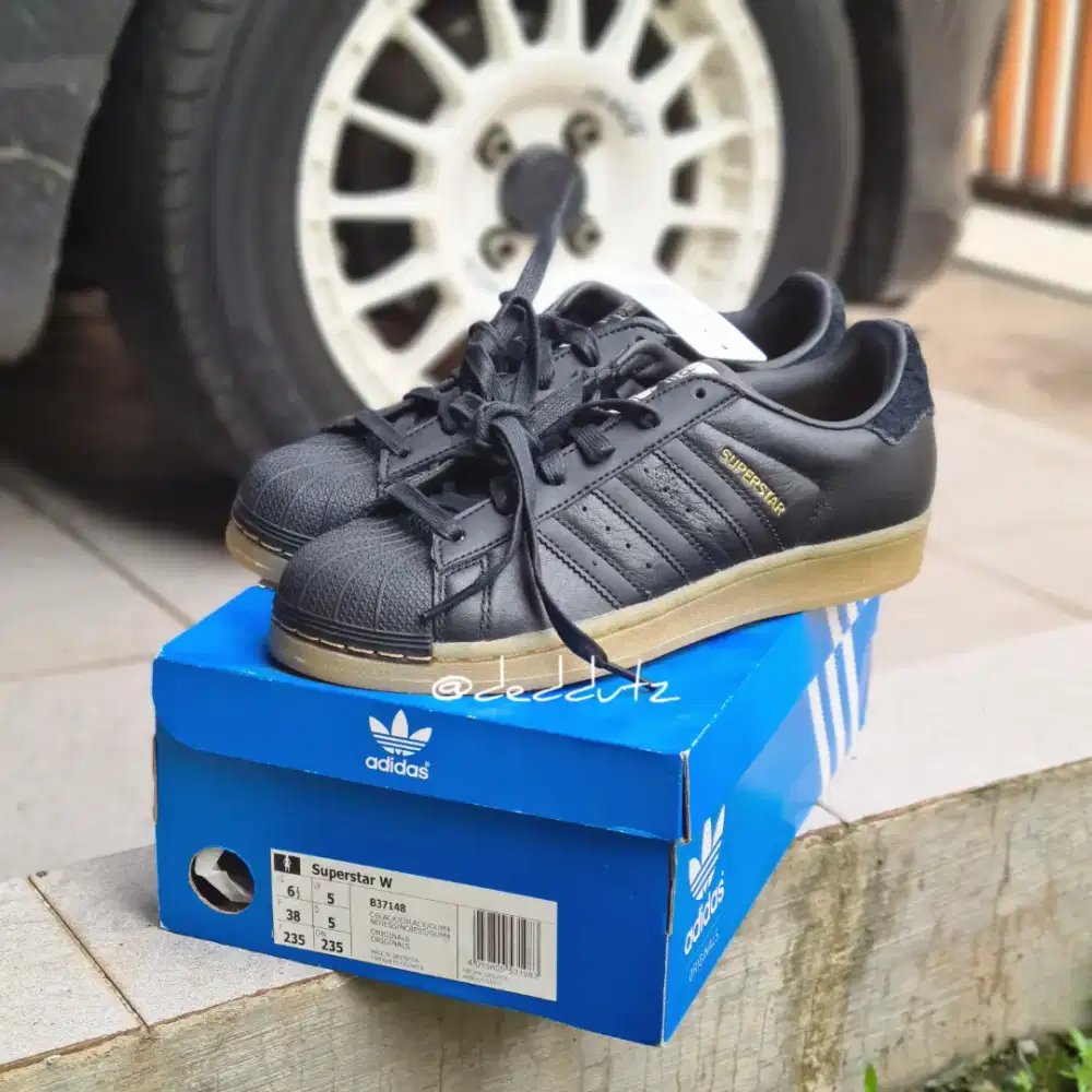 Sepatu - Adidas Suoerstar W - Eur 38