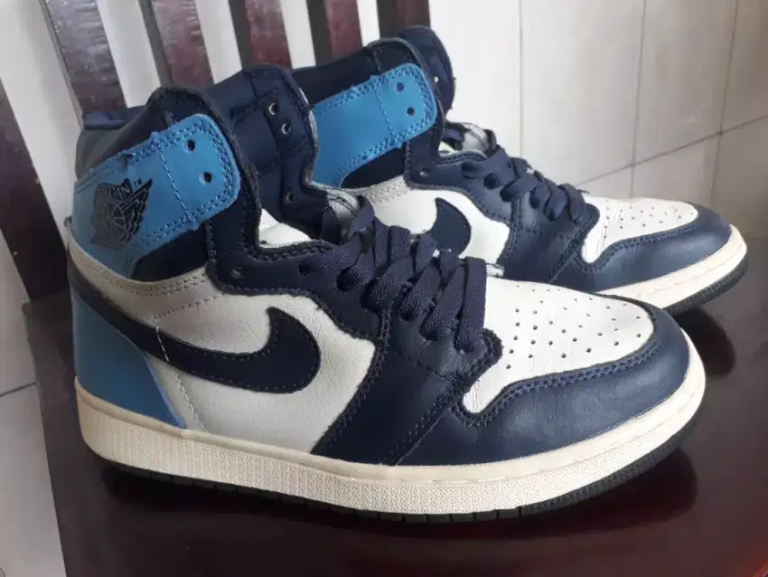 Sepatu Nike Air Jordan 1 Retro High Obsidian