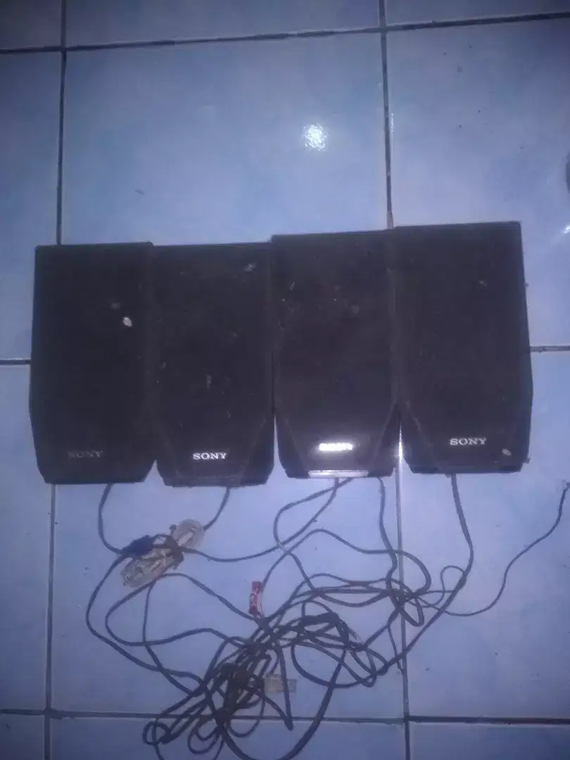 Di jual 4 buah speaker pasif nya aja