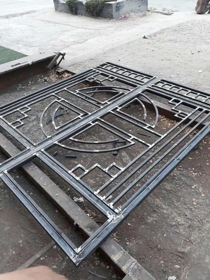 Pagar rumah dan kanopi klasik