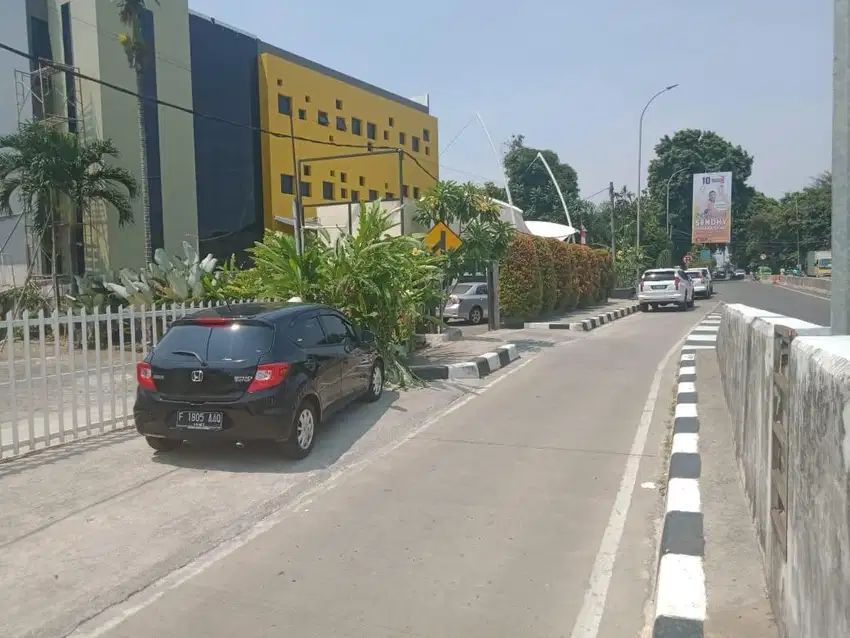 Gedung Serbaguna Di Lokasi Komersil Strategis Tengah Kota