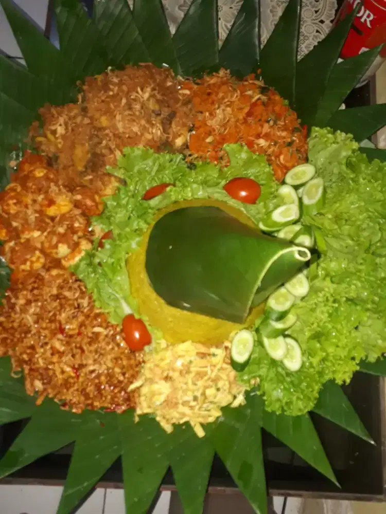 Menerima pesanan catering makanan