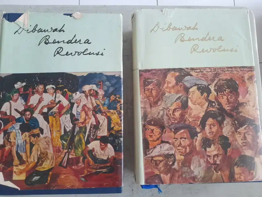 Buku sejarah Di bawah bendera revolusi jilid ke 1 dan ke 2