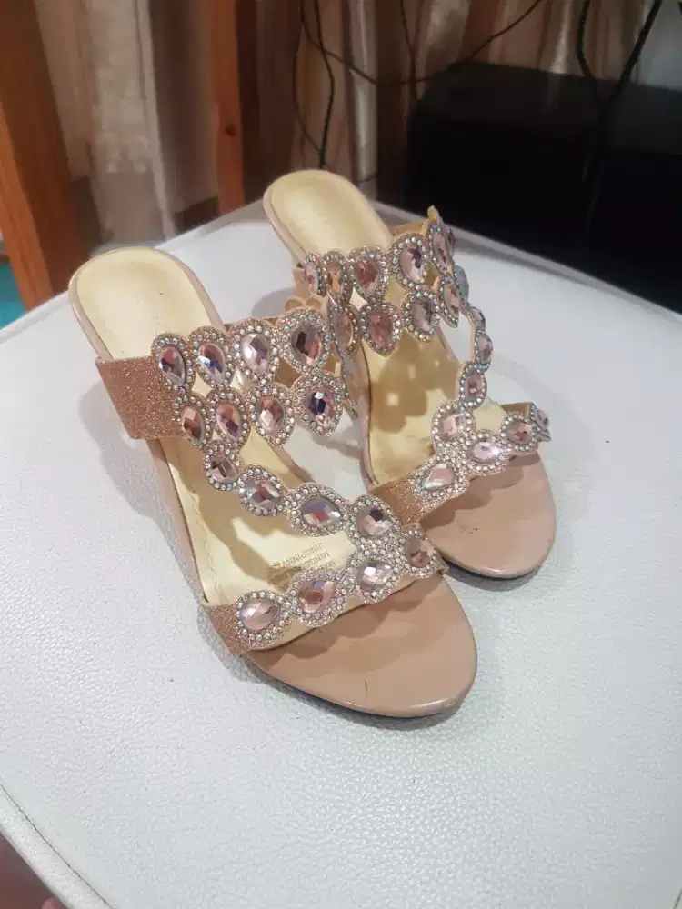 Heels sendal pesta wanita warna gold