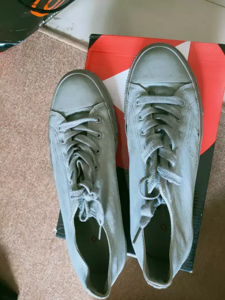 Airwalk abu size 42 like new