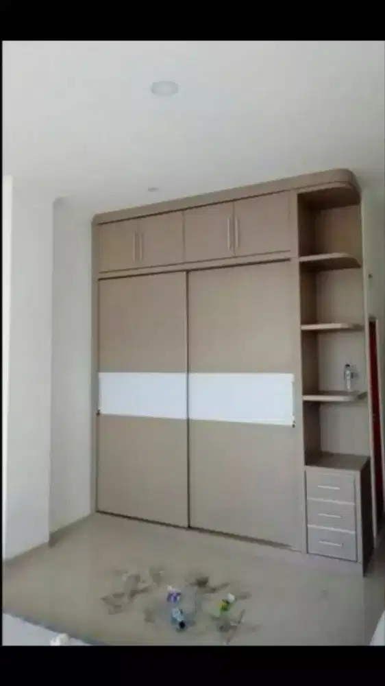 Lemari baju HPL