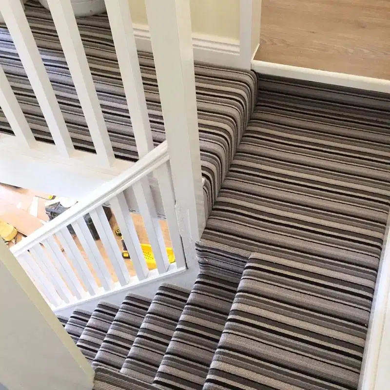 Karpet Tangga, Pasang Karpet Tangga