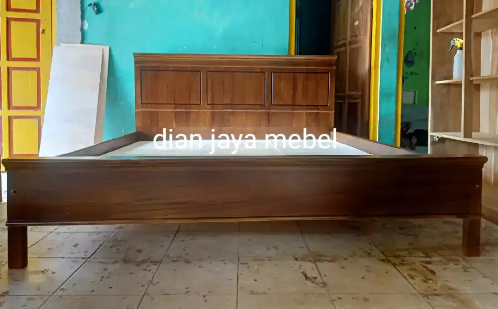 Tempat tidur dipan jati