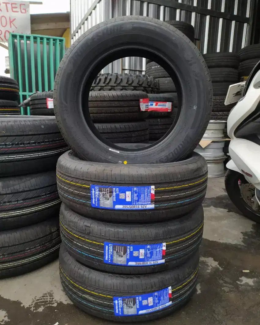 Ban bridgestone t005. 205 60 16